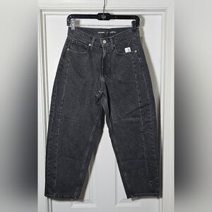 Old Navy Women's High Rise Barrel Leg Jeans Petite Size 2 Gray Wash Denim Pants